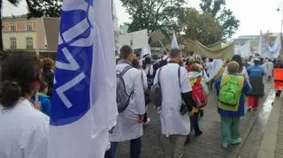 Służba zdrowia protestuje w Warszawie