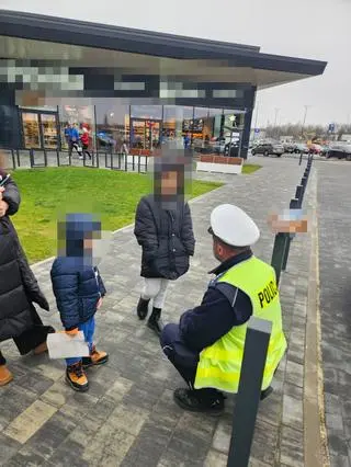 Dzieci zostały odnalezione w centrum handlowym 