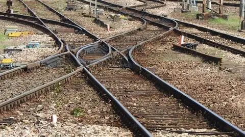 Awaria rozjazdów, utrudnienia na kolei