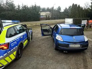 Policjanci zatrzymali kierującego renault 