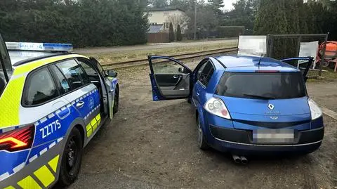 Policjanci zatrzymali kierującego renault 