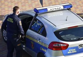 "Wpadła w furię, ugryzła strażnika". Z lotniska trafiła do izby wytrzeźwień