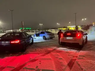 Policja interweniowała przed centrum handlowym w Piasecznie