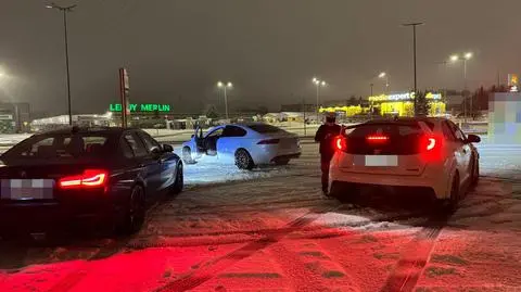 Policja interweniowała przed centrum handlowym w Piasecznie