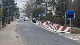 Betonowe zapory na ulicy Bukowieckiej