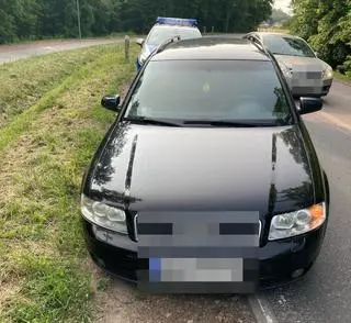 Z koła jego audi odpadały kolejne części