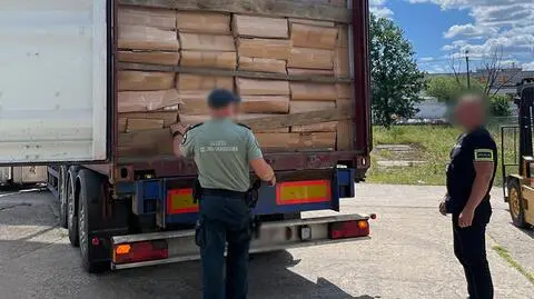Funkcjonariusze znaleźli 16 milionów papierosów bez akcyzy 