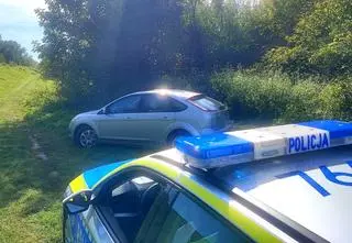 Miał prawie trzy promile. Przed policją ukrył się w krzakach