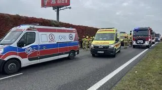 Dachowanie busa na trasie S7 pod Grójcem
