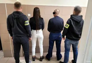 Złapani na gorącym uczynku, maskowali swoje działania wykorzystując tłok