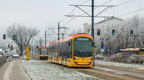 Handlowa niedziela w stolicy. Autobusy, metro i tramwaje kursują częściej