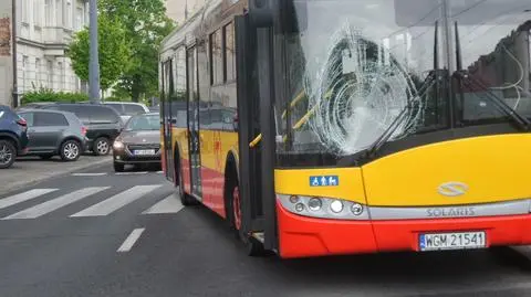 Kierowca autobusu potrącił pieszego. "Przechodził w niedozwolonym miejscu"