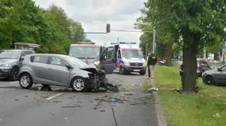 Chevrolet wjechał w drzewo