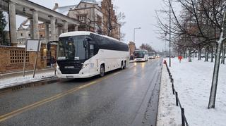 Autokary z uczestnikami demonstracji 