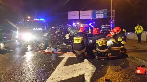 Kilka godzin utrudnień na moście. Rozcinali samochód