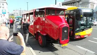 Przejazd zabytkowym autobusem Somua