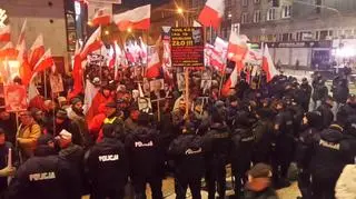 Kontrmanifestacja na trasie marszu KOD