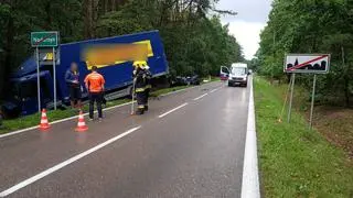 Auto osobowe zderzyło się czołowo z ciężarówką