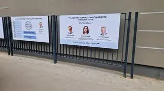 Wystawy na ogrodzeniu przy Białostockiej