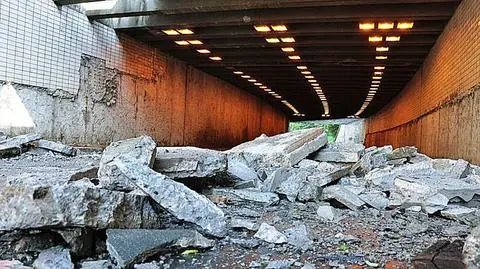 Tir uszkodził tunel pod Pułkową