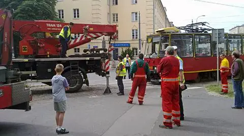 Wjeżdżał na pętlę, wypadł z torów