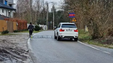 Od lat czekają na chodnik. Odpowiedź ratusza nie pozostawia złudzeń