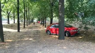 Nielegalnie parkują nad Wisłą