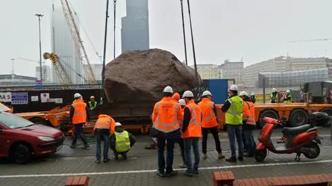 60-tonowy głaz znaleziony na budowie wieżowca został pomnikiem przyrody
