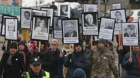 Przeszli Traktem Królewskim z portretami ofiar