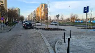 Nowy parking wzdłuż Alej Jerozolimskich