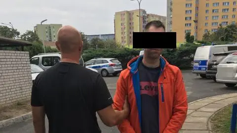 Za kradzieże szukała go policja z kilku miast, wpadł na warszawskim przystanku