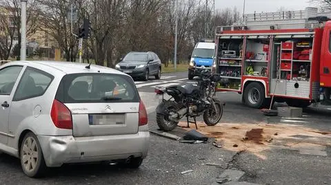 Motocyklista w szpitalu po zderzeniu na Białołęce