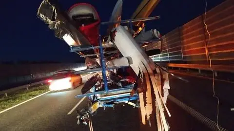 Bus uderzył w przyczepę. Rusza sezon, a warszawscy wioślarze stracili swoje łodzie
