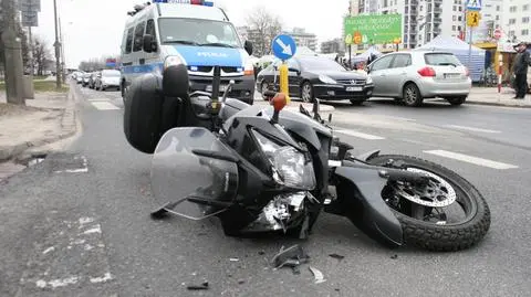 Wypadek na Płaskowickiej. Motocyklista w szpitalu