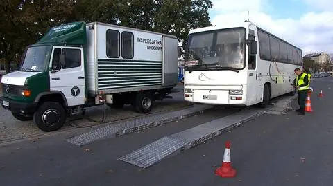 Skontrolowali 27 autobusów. Odebrali 27 dowodów rejestracyjnych