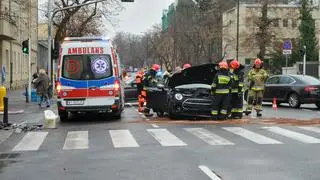 Kolizja na skrzyżowaniu Rakowieckiej i Kazimierzowskiej