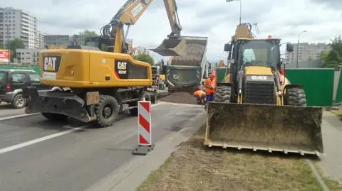 Zapadła się jezdnia Górczewskiej przy budowanej stacji metra