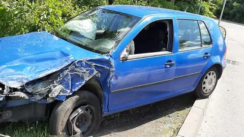 Kolizja dwóch aut w Jerozolimskich. "Kierowca zbiegł przed przyjazdem policji"