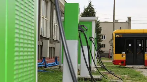 Warszawa otwiera oferty, a tam: cztery miliony elektrycznych "wozokilometrów"