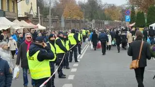 Służby miejskie udzielają pomocy przy Cm