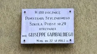 Tablica upamiętniająca patrona szkoły