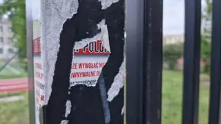 Pozostałości plakatu przy SP 133