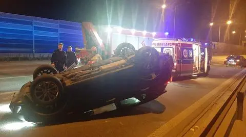 Dachowanie na S8. Utrudnienia w kierunku Poznania