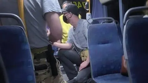 Sprawdzali bilety w autobusie. Jeden z kontrolerów miał pałkę teleskopową. "Wysoki stopień ryzyka"