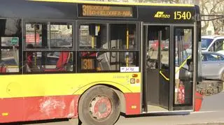 Zderzenie samochodu z autobusem w al. Stanów Zjednoczonych