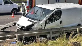 Zderzenie busa z ciężarówką na obwodnicy Janek