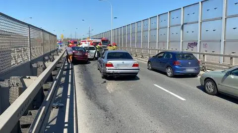 "Jedna osoba ma problem, żeby wysiąść. Drzwi przytrzaśnięte przy barierkach"