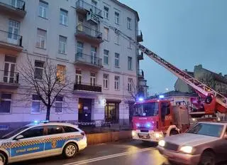 Z kamienicy przy ulicy Inżynierskiej oberwał się balkon