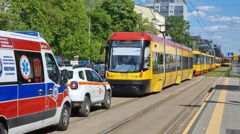 Tramwaj potrącił pieszą. "Przechodziła w miejscu niedozwolonym" 