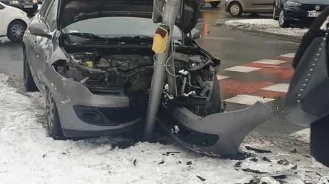 Zderzenie w alei Wilanowskiej. "W jednym z samochodów podróżowało dwoje dzieci"